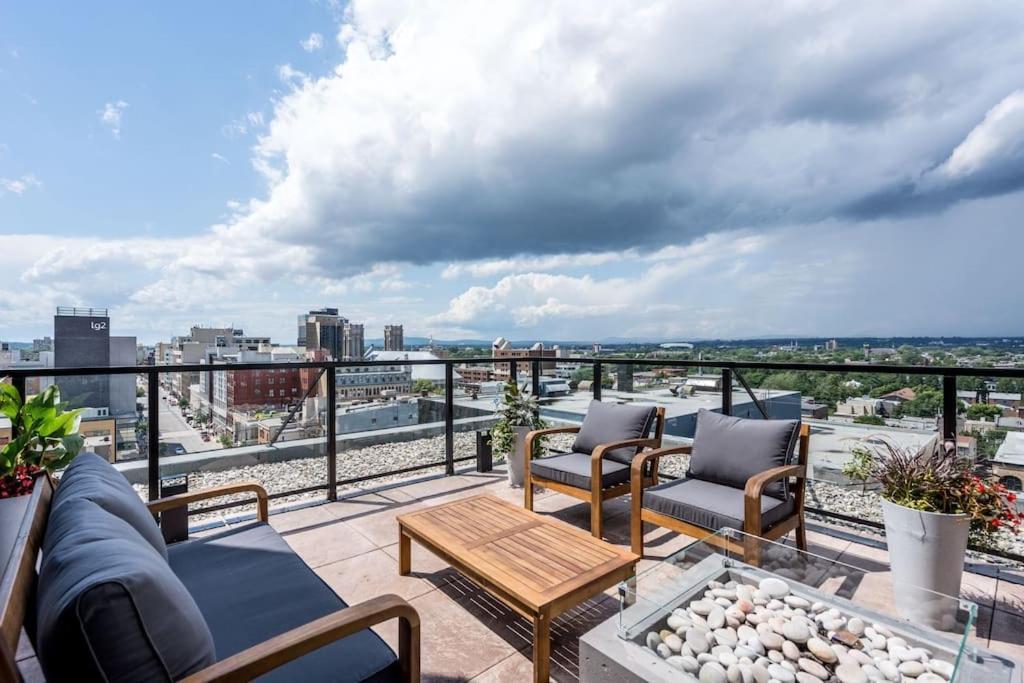 Initial-Matisse- Quebec-Parking And Pool Apartment Exterior photo