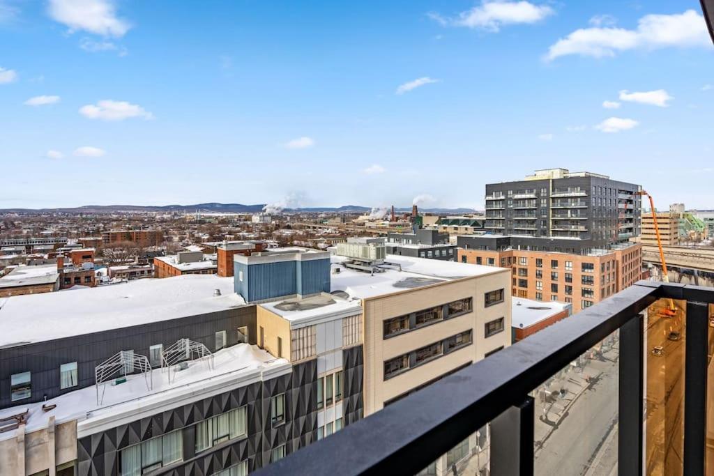 Initial-Matisse- Quebec-Parking And Pool Apartment Exterior photo