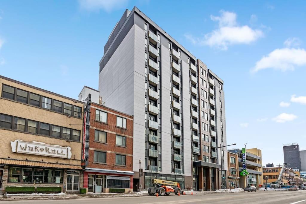 Initial-Matisse- Quebec-Parking And Pool Apartment Exterior photo