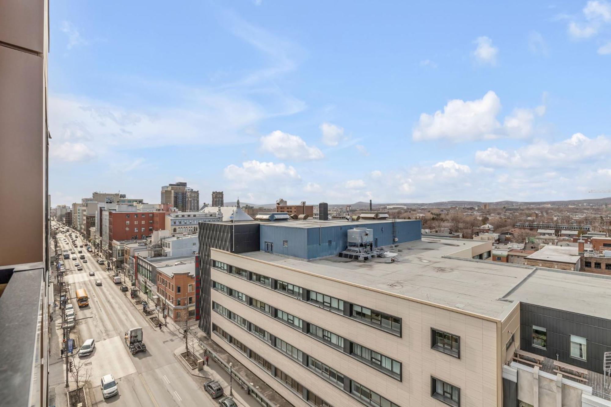 Initial-Matisse- Quebec-Parking And Pool Apartment Exterior photo