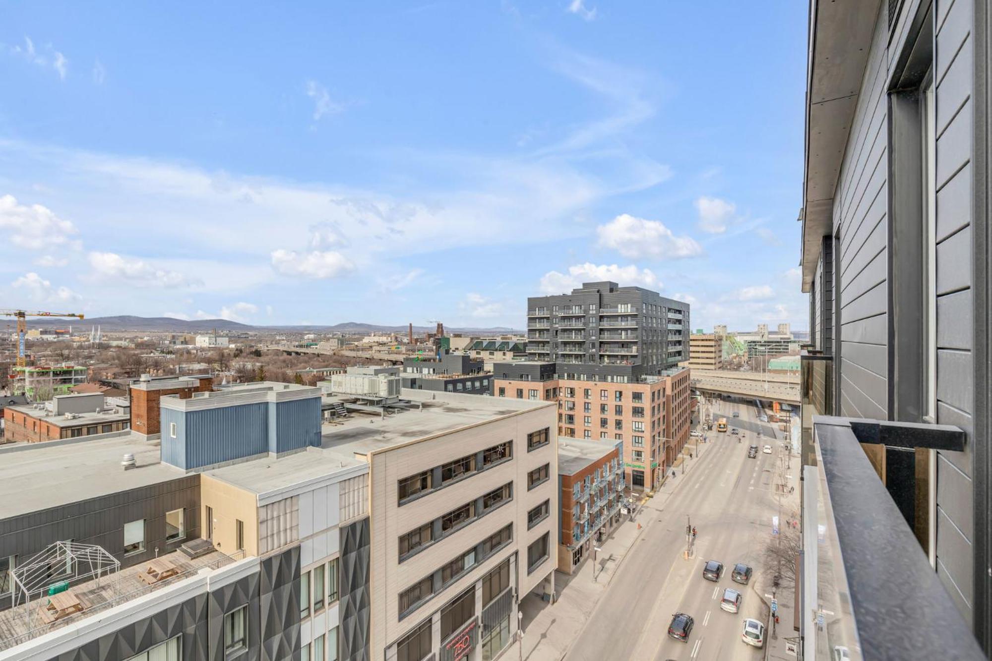 Initial-Matisse- Quebec-Parking And Pool Apartment Exterior photo