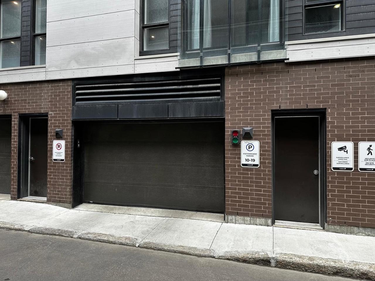 Initial-Matisse- Quebec-Parking And Pool Apartment Exterior photo